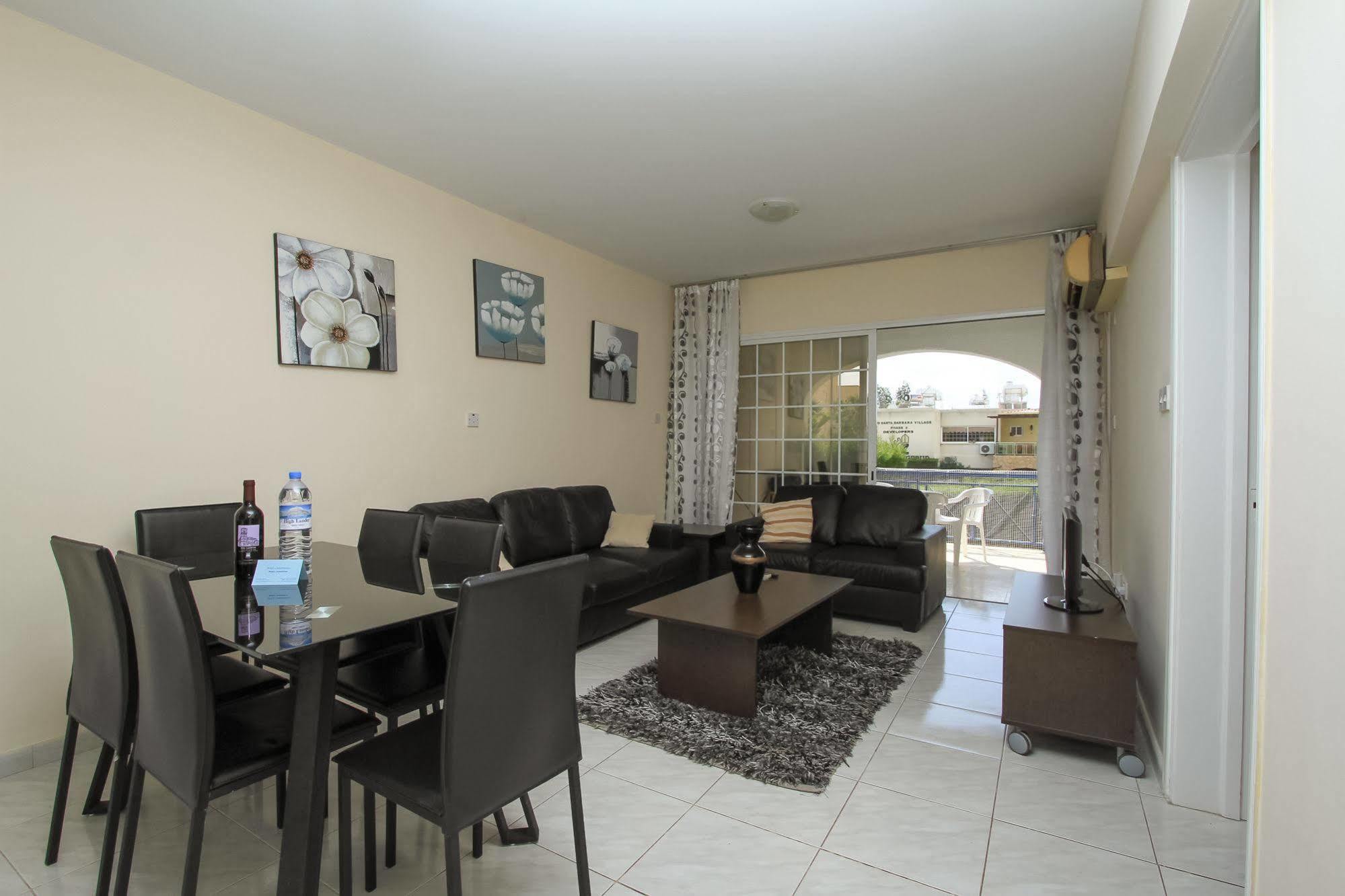 Santa Barbara Complex Apartment Limassol Ngoại thất bức ảnh