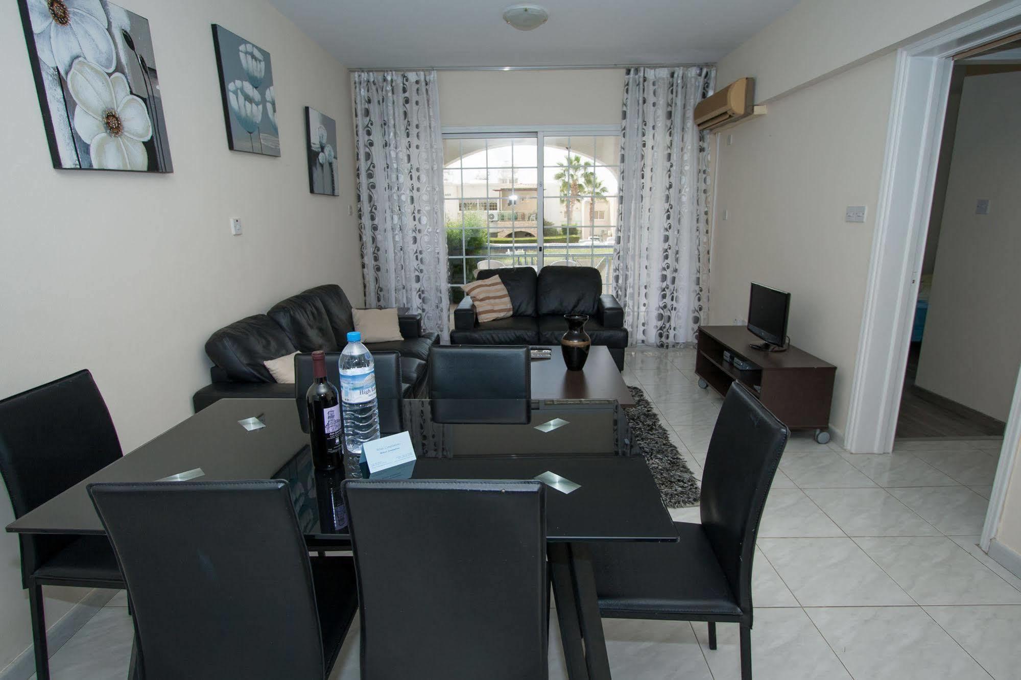 Santa Barbara Complex Apartment Limassol Ngoại thất bức ảnh